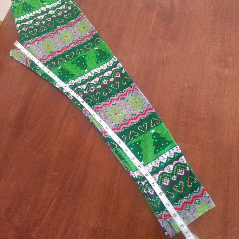 Leggings & Christmas Sweater Bundle No Boundaries - Picture 5 of 7